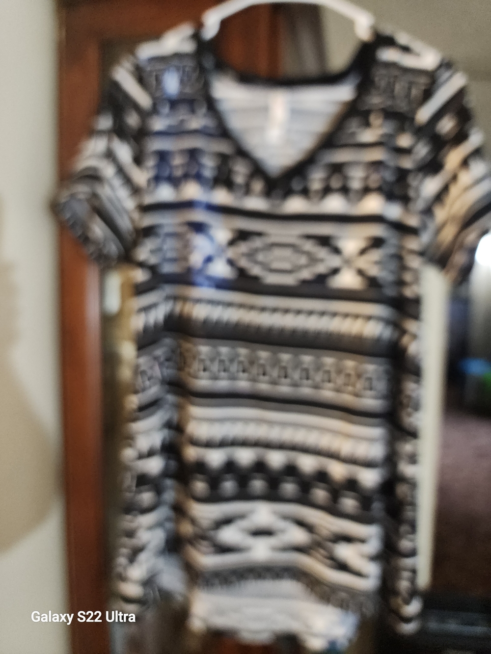 LuLaRoe Black and White Aztec V-Neck Tunic - Picture 1 of 2